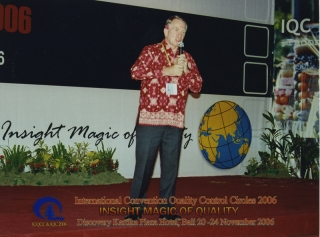 2006-Pat speaks at Bali